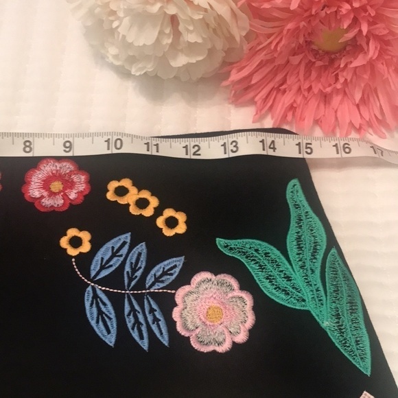 Gianni Bini Black Floral Vegan Faux Suede Embroidered Skirt Size Small - Picture 9 of 12